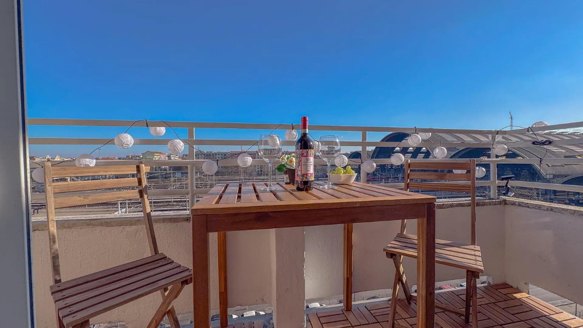 Spacious Apartment With Romantic Balcony And 2 Bathrooms Милан 0*,  Италия
