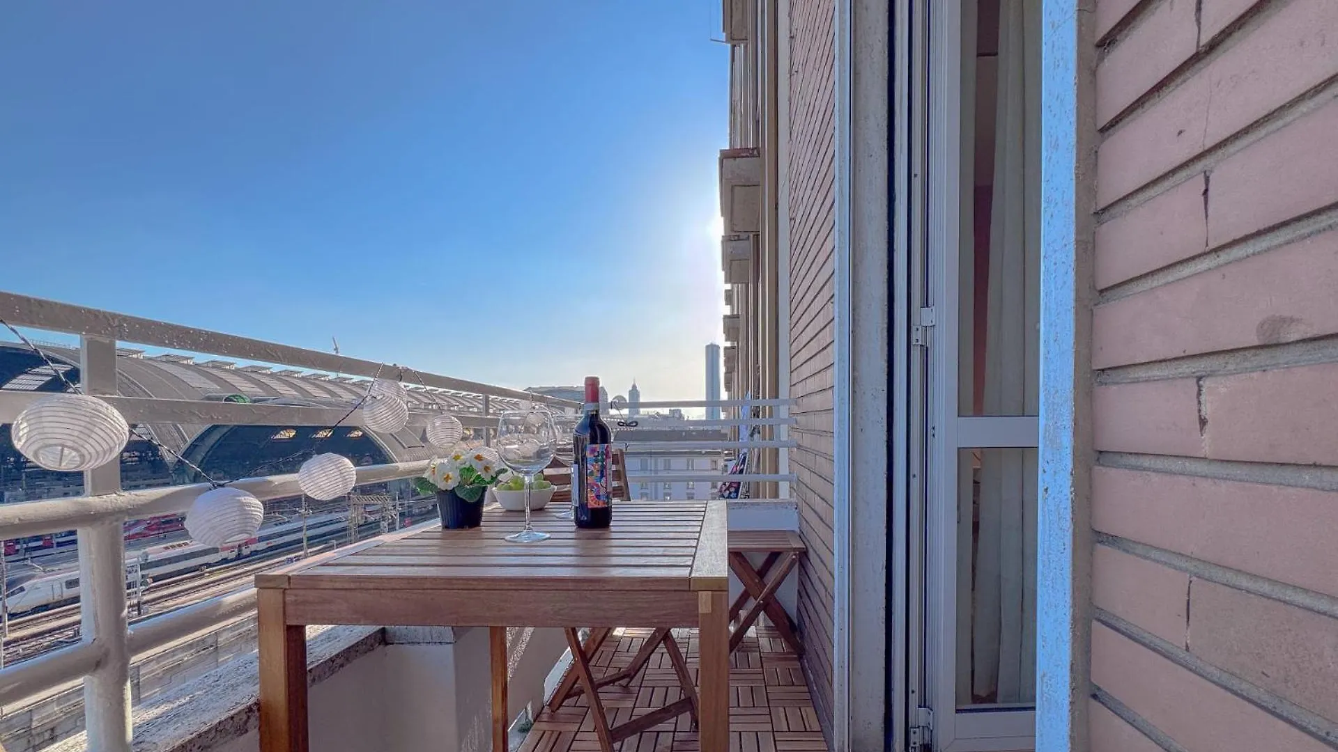 Spacious Apartment With Romantic Balcony And 2 Bathrooms Милан