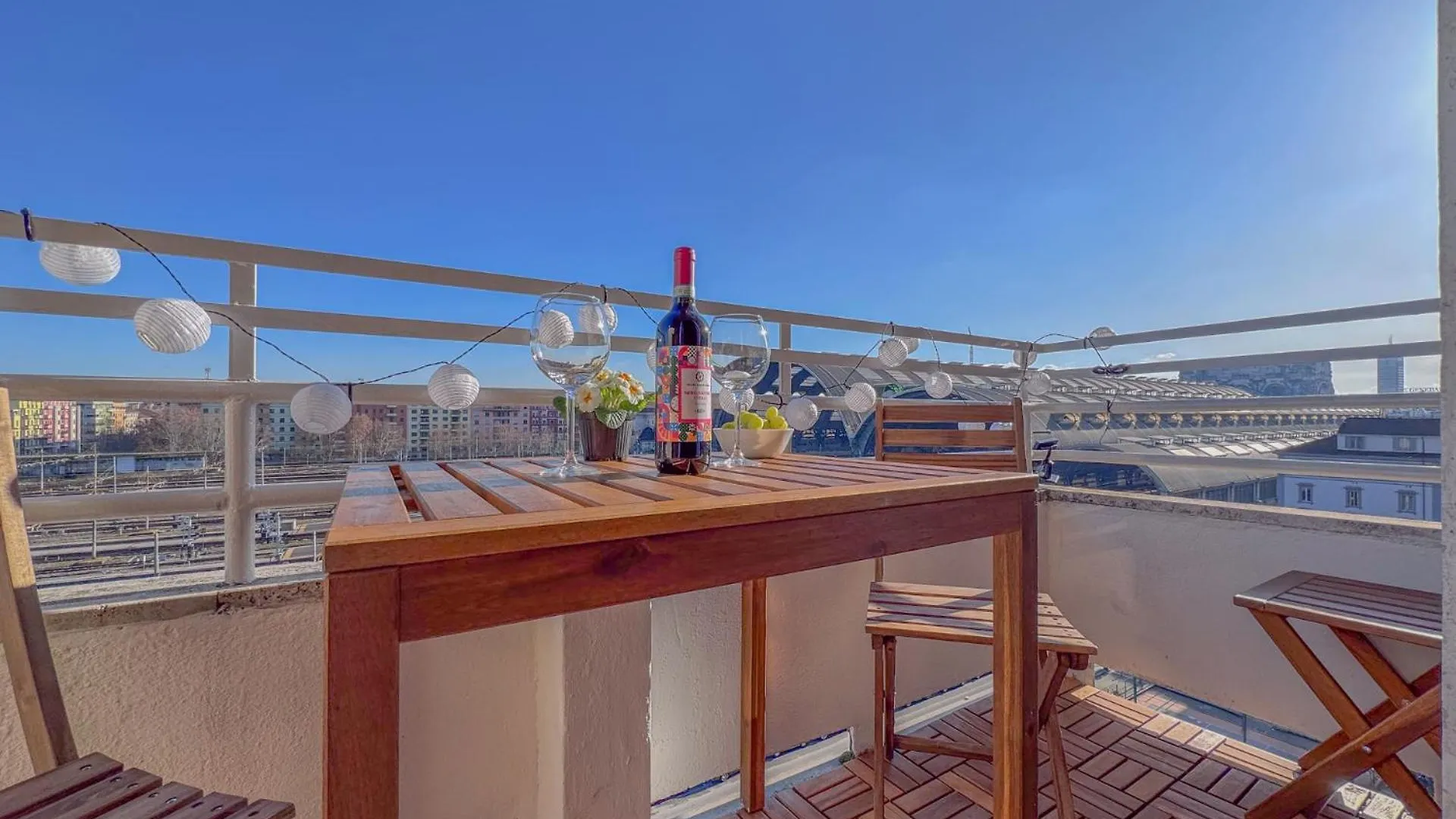 Spacious Apartment With Romantic Balcony And 2 Bathrooms Милан