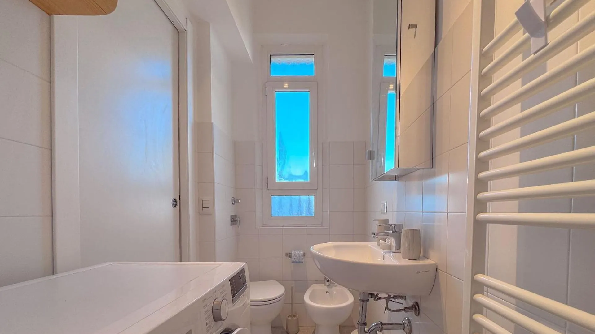 Spacious Apartment With Romantic Balcony And 2 Bathrooms Milano